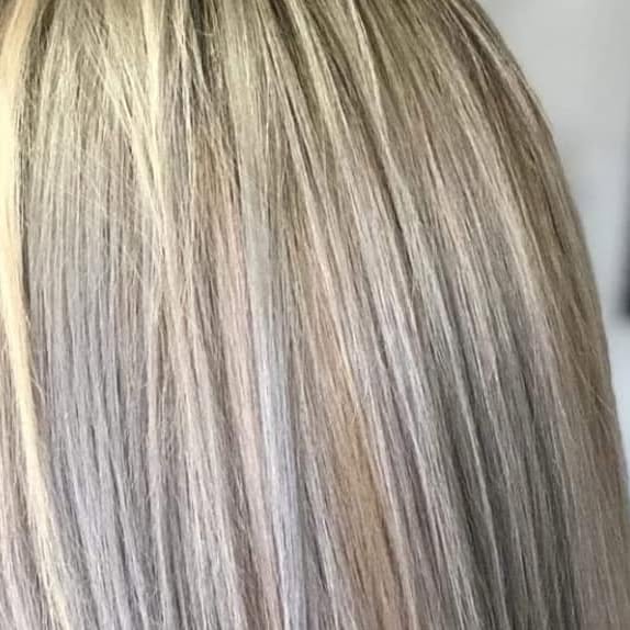 Asblond met fijne highlights, van dichtbij